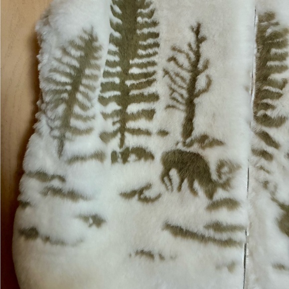 Faux Fur Vest with Forest Design - Picture 2 of 9